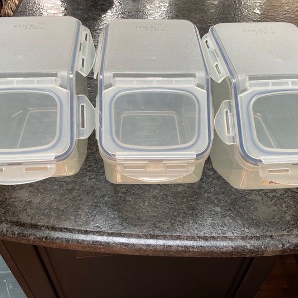 Lock and lock storage containers set of three slightly used - Picture 2 of 4